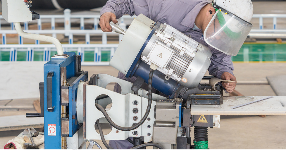 自动平板铣边机